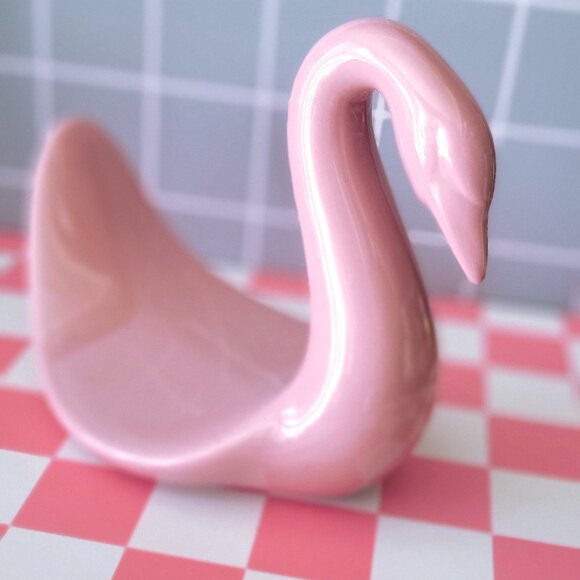 Vintage 1980s Dusty Pink Rose Ceramic Swan Towel Holder - Picture 3 of 8